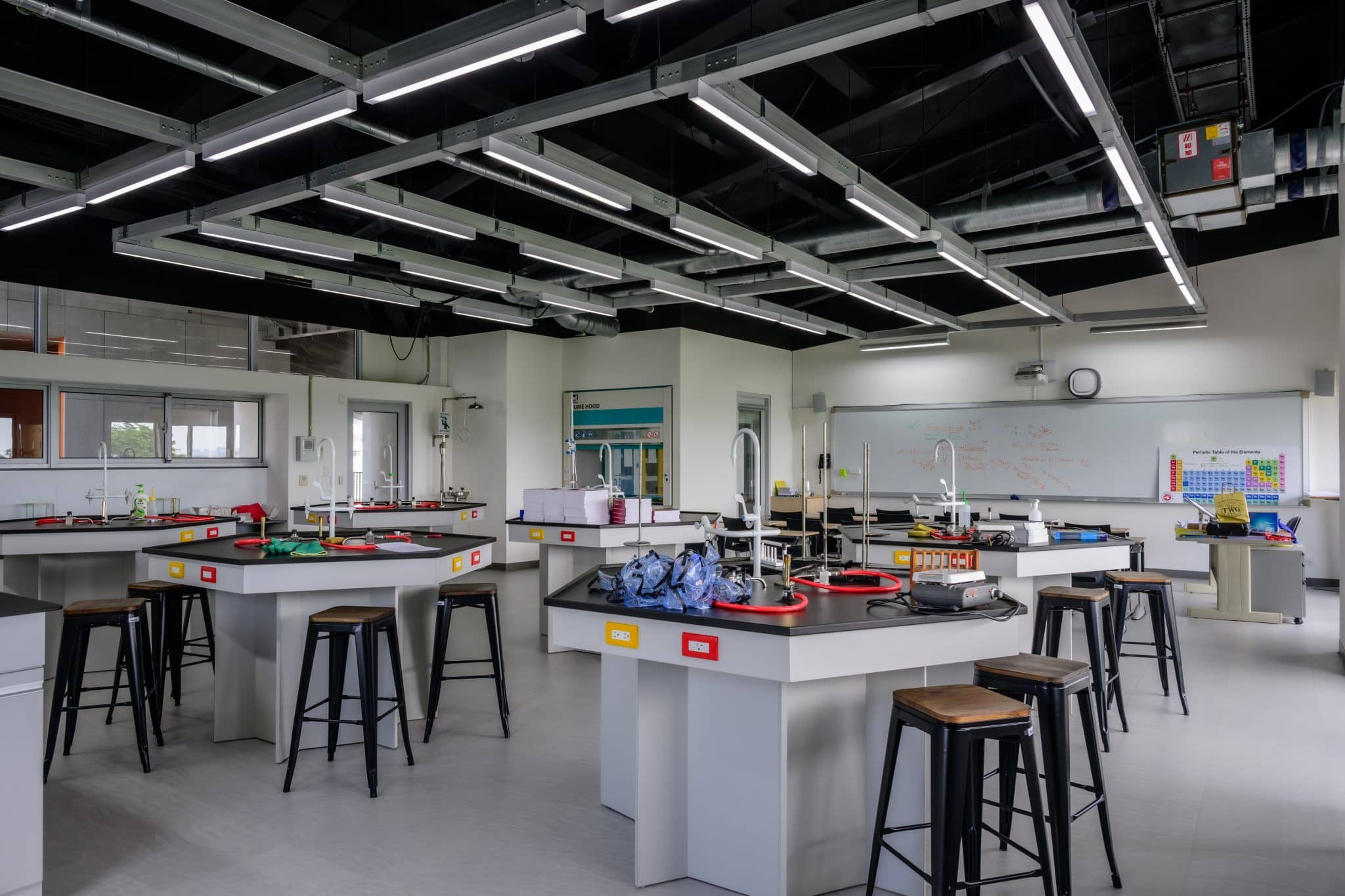 Our five science labs and an elementary school STEAM makerspace provide opportunities for innovation, hands-on learning, and 21st-century skill building. 